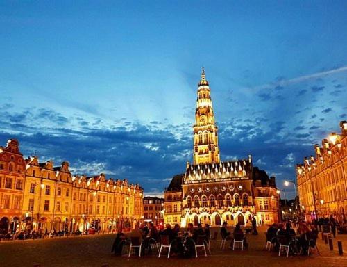 Au Coeur De La Grand Place Arras Exterior photo